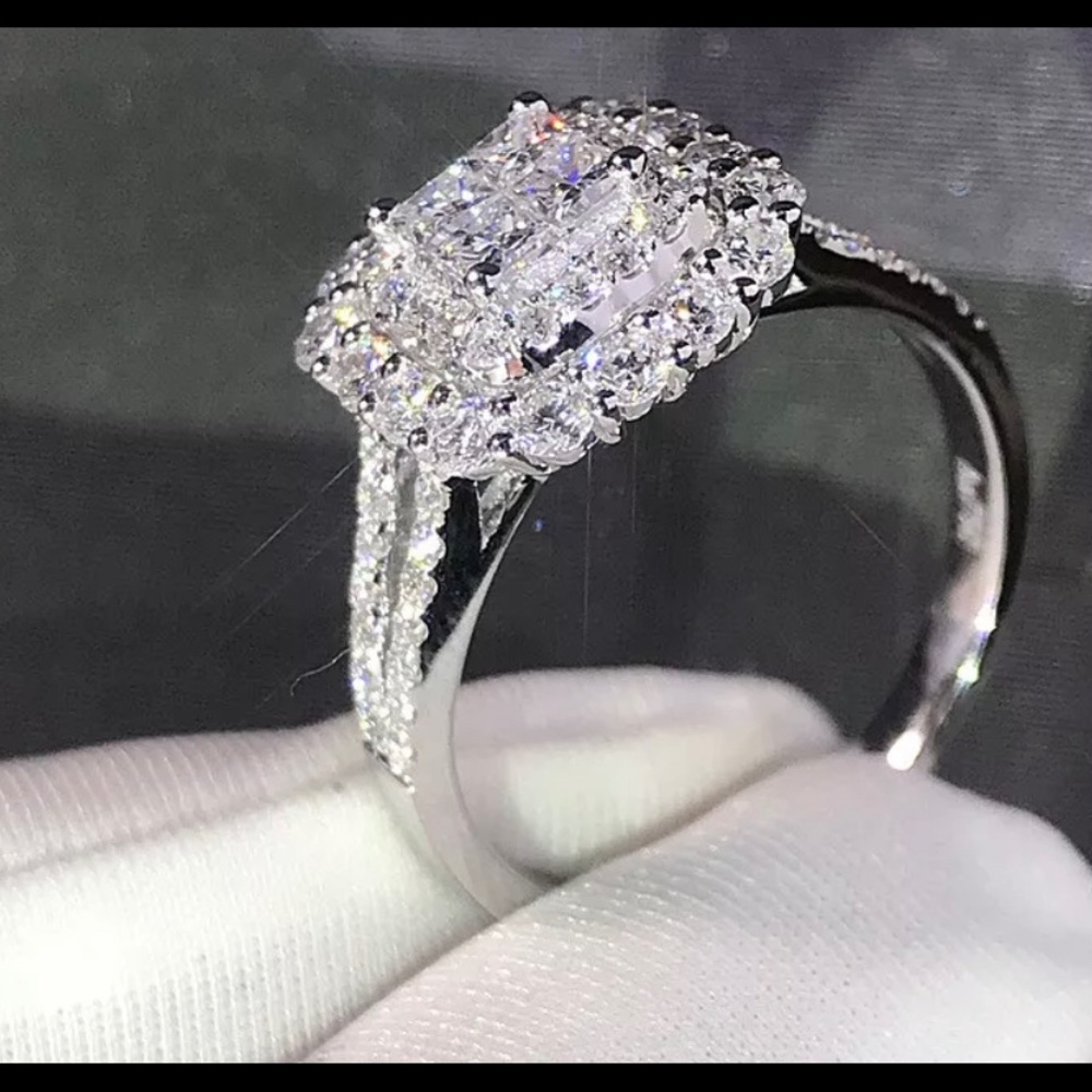 BEAUTIFUL DINNER RING - Picture 3 of 6